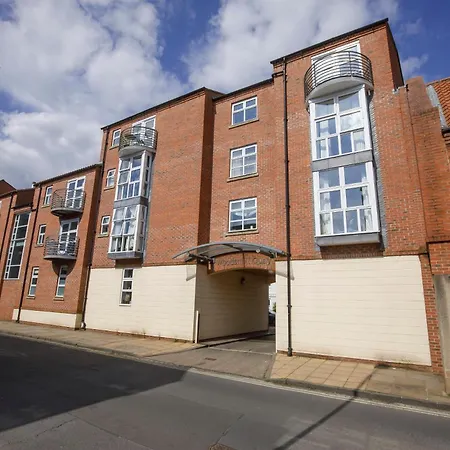 Riverside Retreat - Centre York