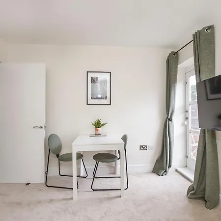 Riverside Retreat - Centre * York